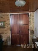 puerta de madera fabricada a medida